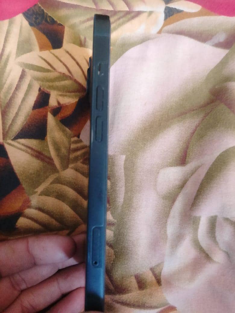 Apple iPhone 13 4