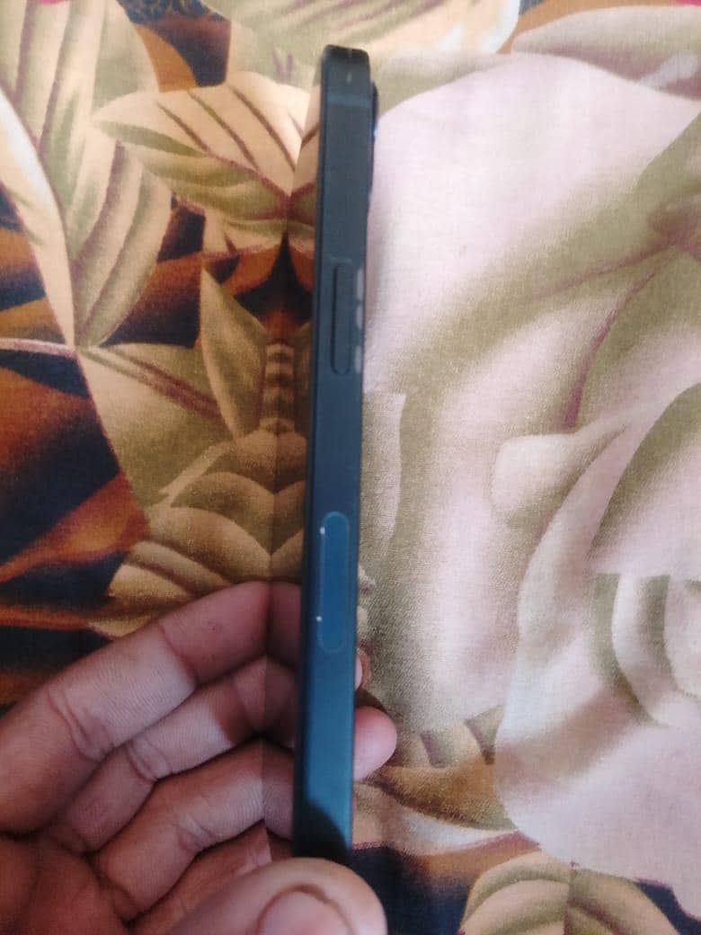 Apple iPhone 13 5