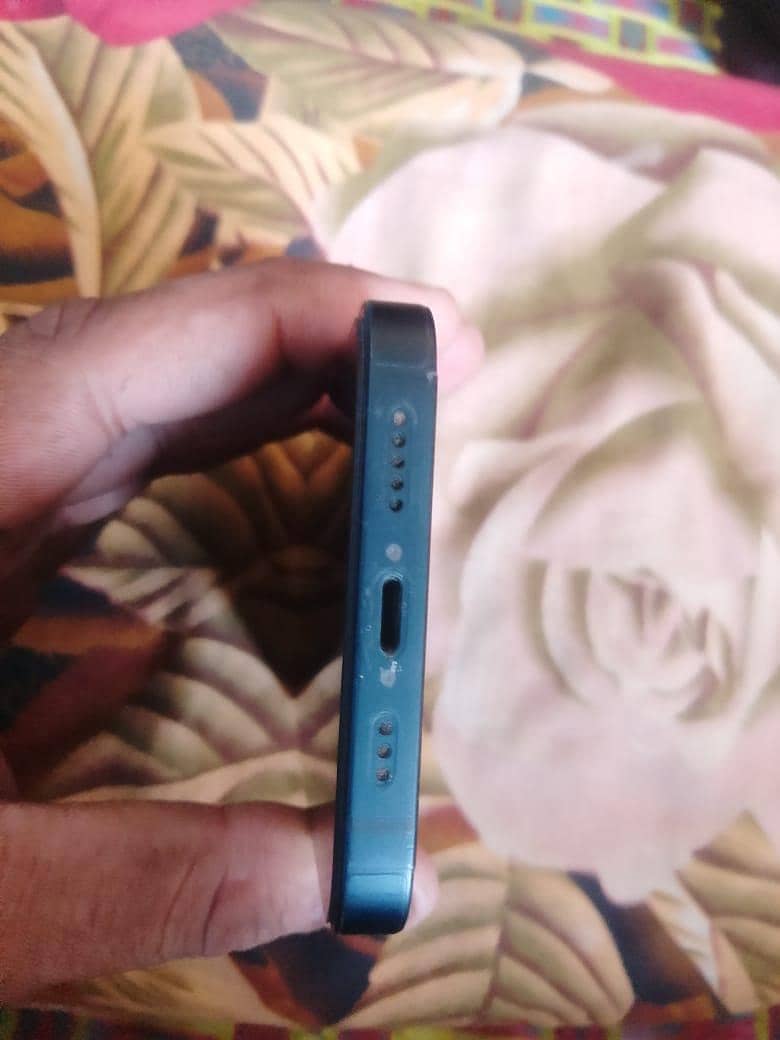 Apple iPhone 13 6