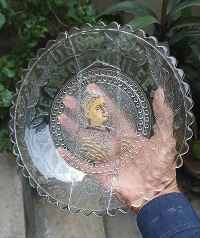 Imported Wall Hanging Plates and Showpiece.