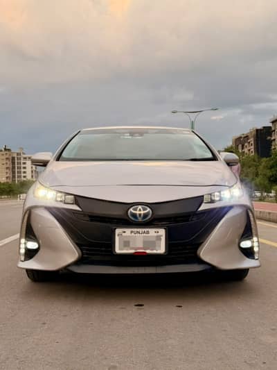 Toyota Prius PHV (Plug In Hybrid) 2017 Model