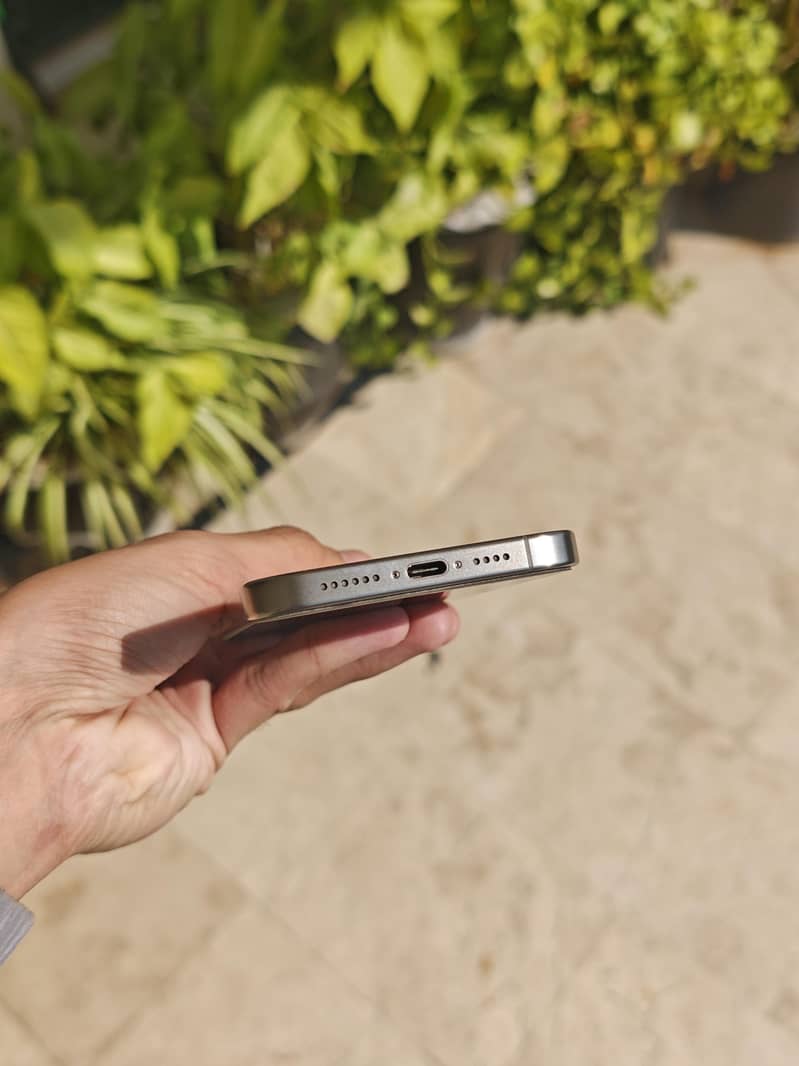 Apple iPhone 15 Pro Max 3