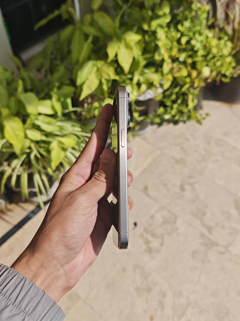 Apple iPhone 15 Pro Max 5