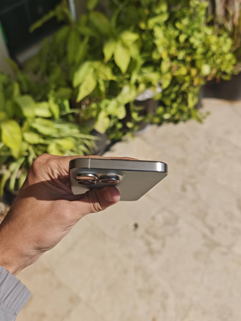 Apple iPhone 15 Pro Max 6