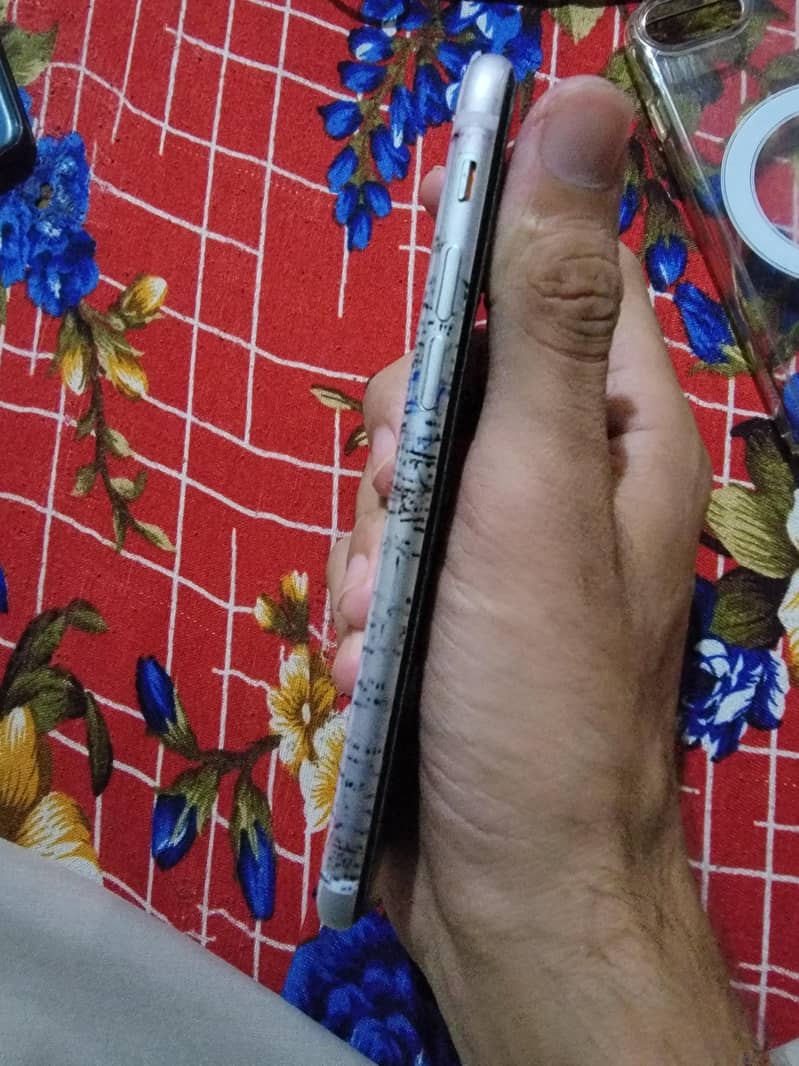 Apple iPhone SE 6