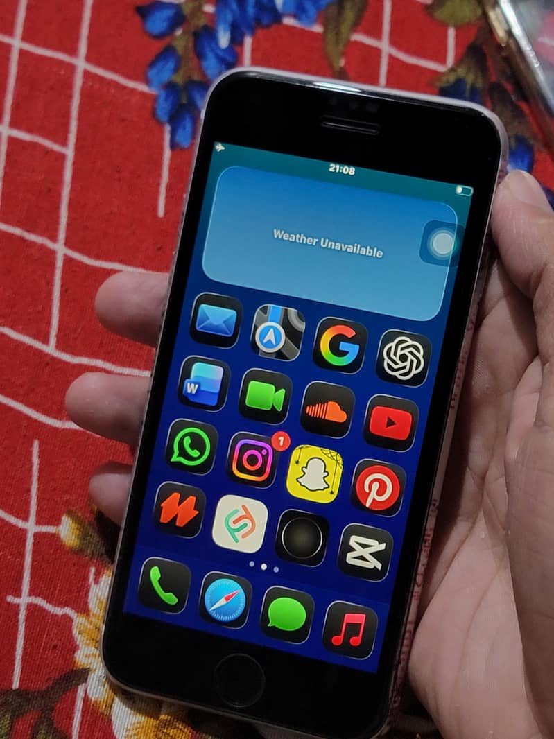 Apple iPhone SE 10
