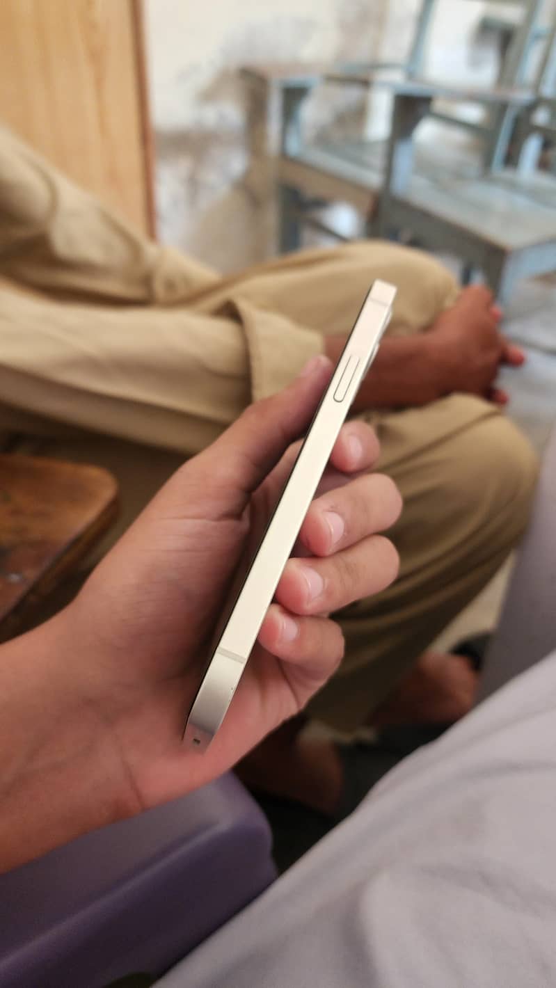 Apple iPhone 12 6