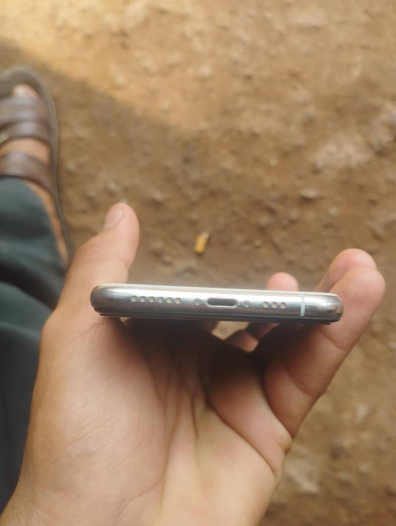 Apple iPhone XS 3