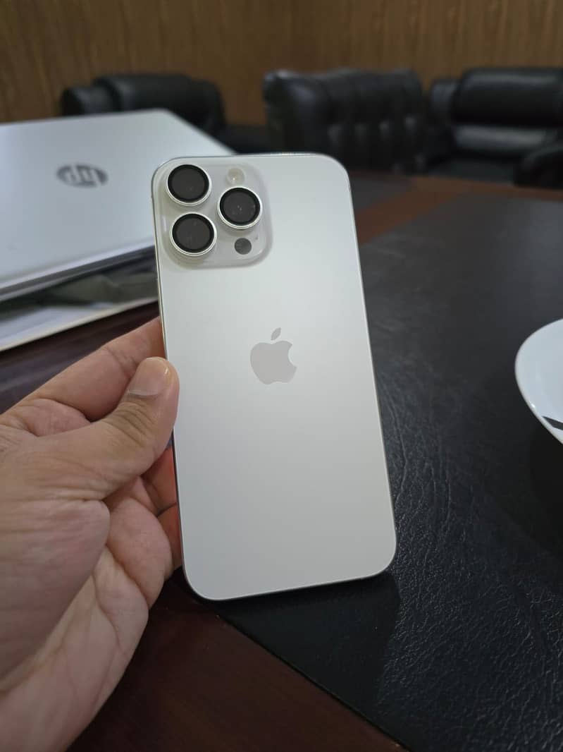Apple iPhone 16 Pro Max 2