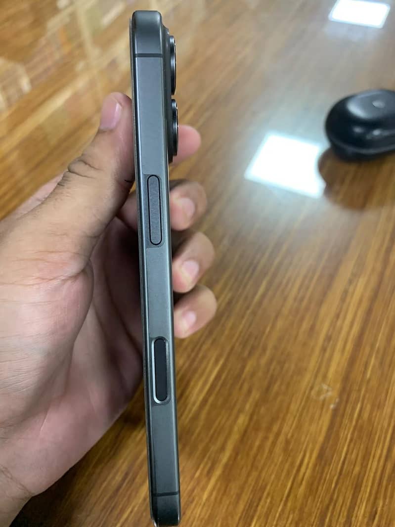 Apple iPhone 17 5