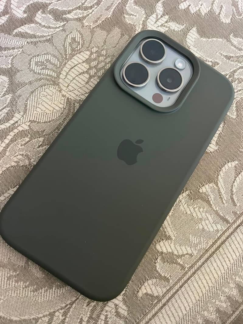 Apple iPhone 15 Pro 0