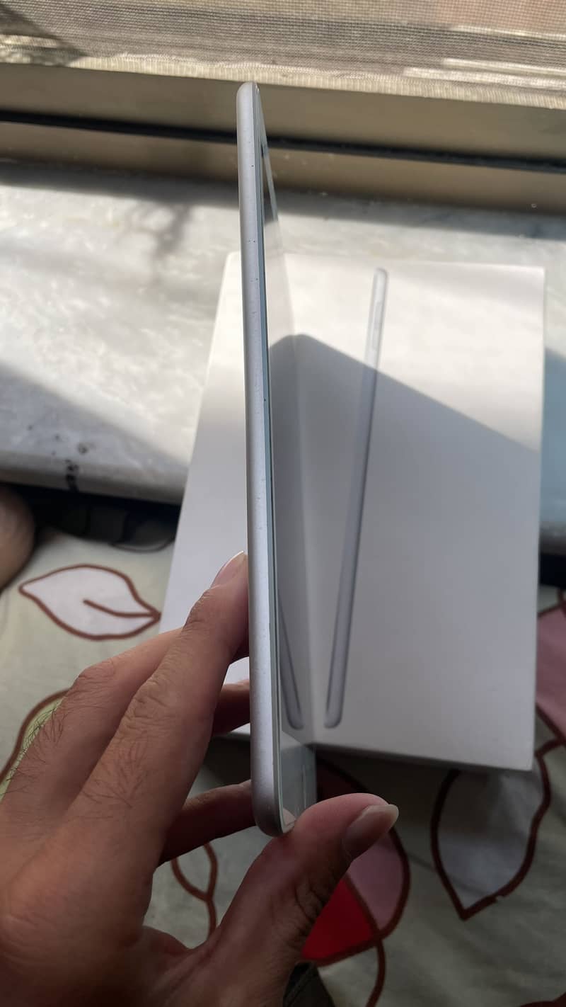 Ipad Mini 5 with box 64gb 1