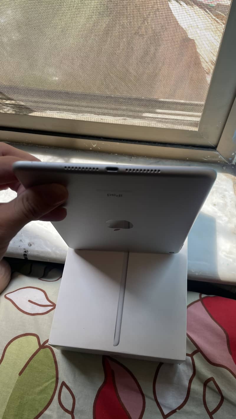 Ipad Mini 5 with box 64gb 2