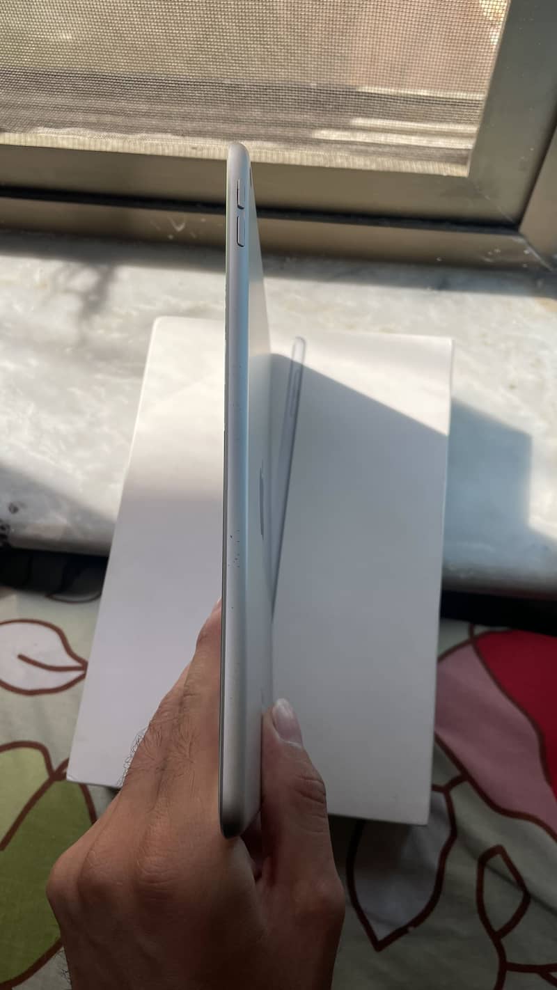 Ipad Mini 5 with box 64gb 4
