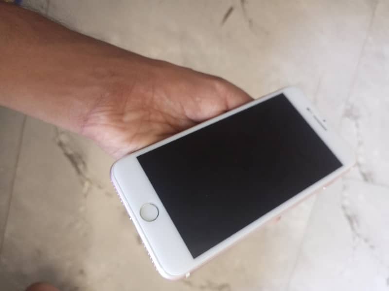 Apple iPhone 7 Plus 1