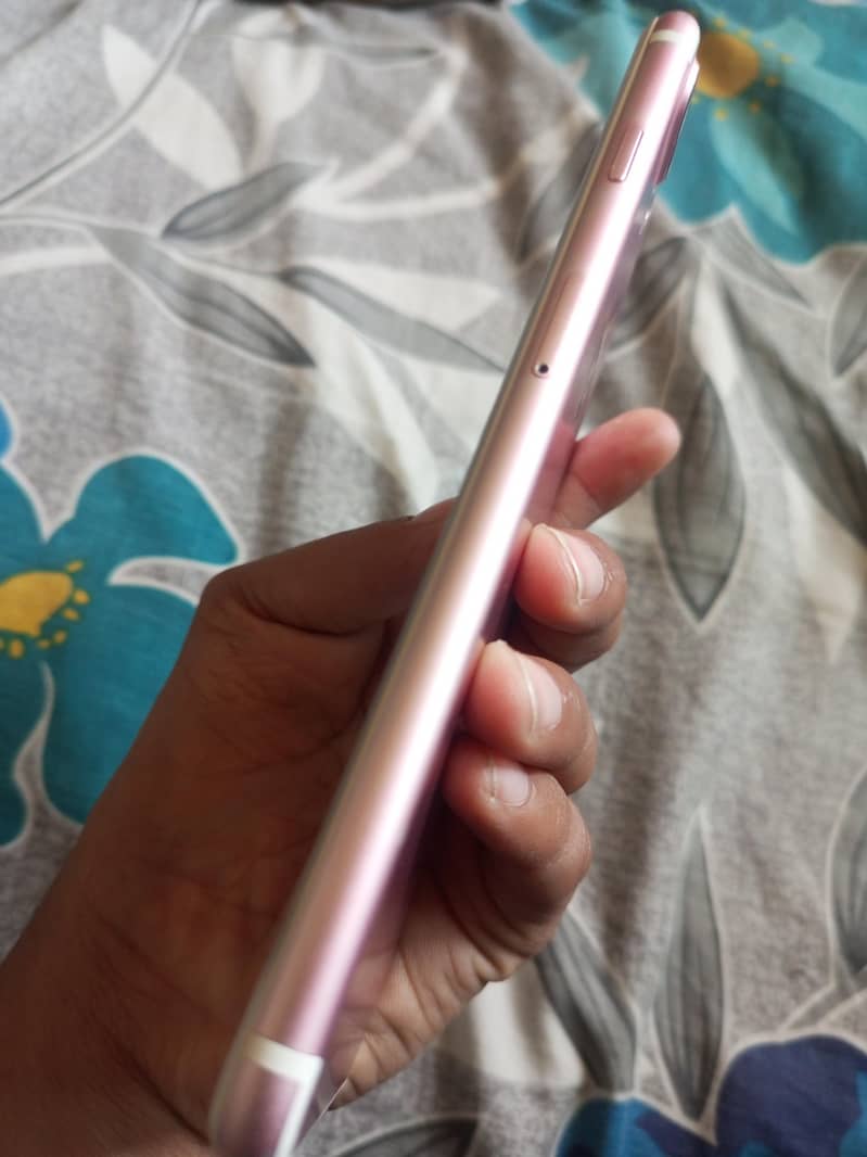 Apple iPhone 7 Plus 3
