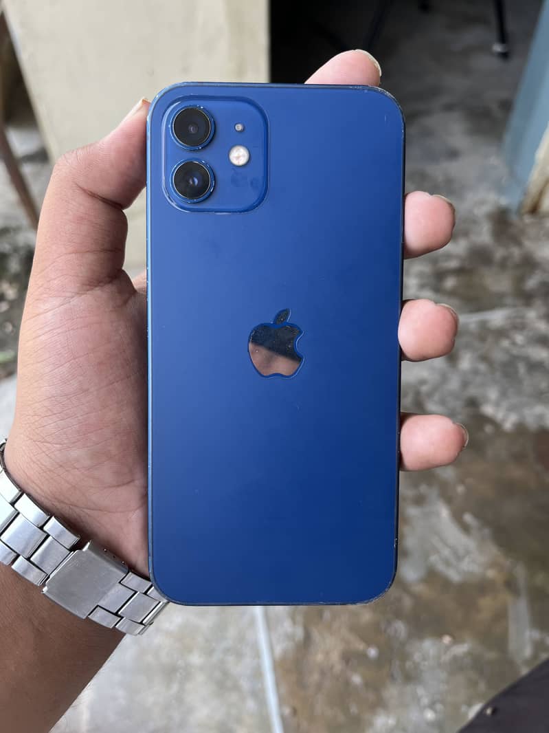 Apple iPhone 12 4