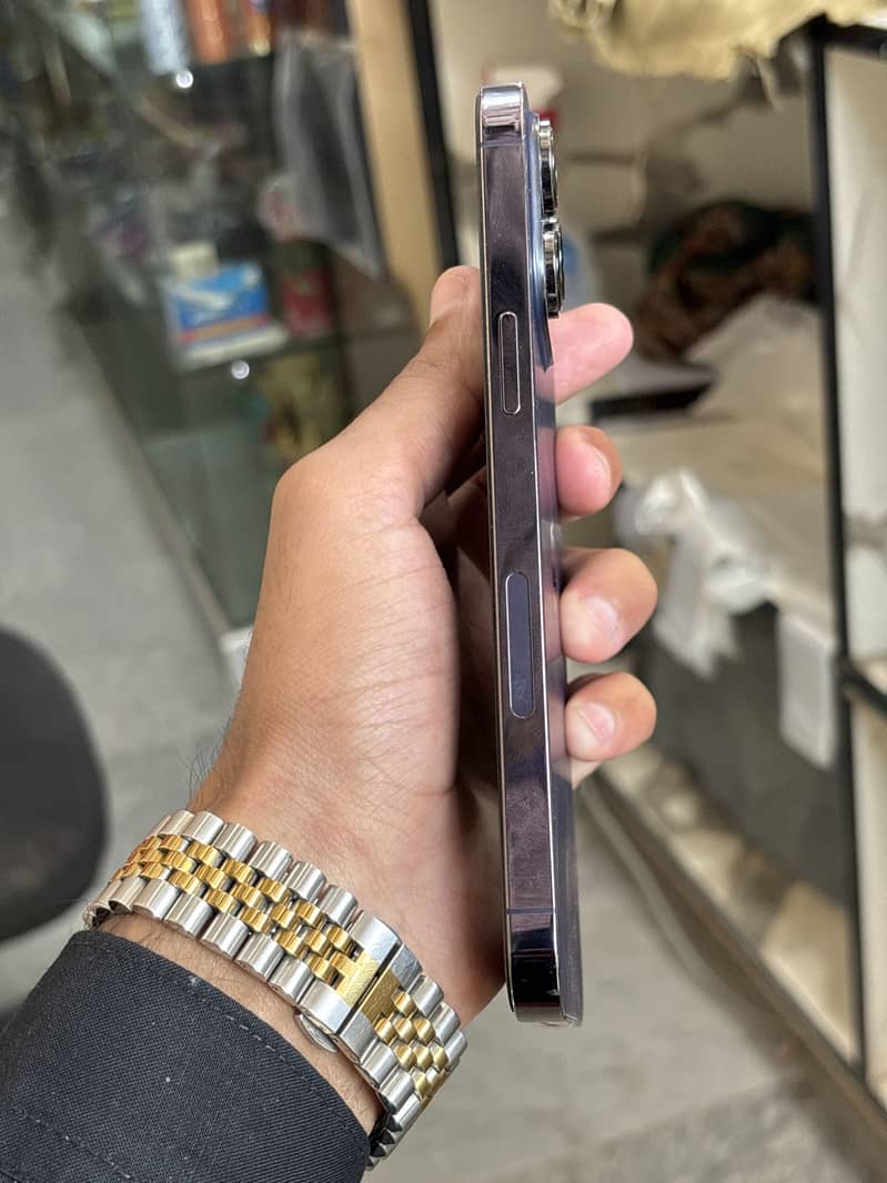 Apple iPhone 14 Pro Max 1