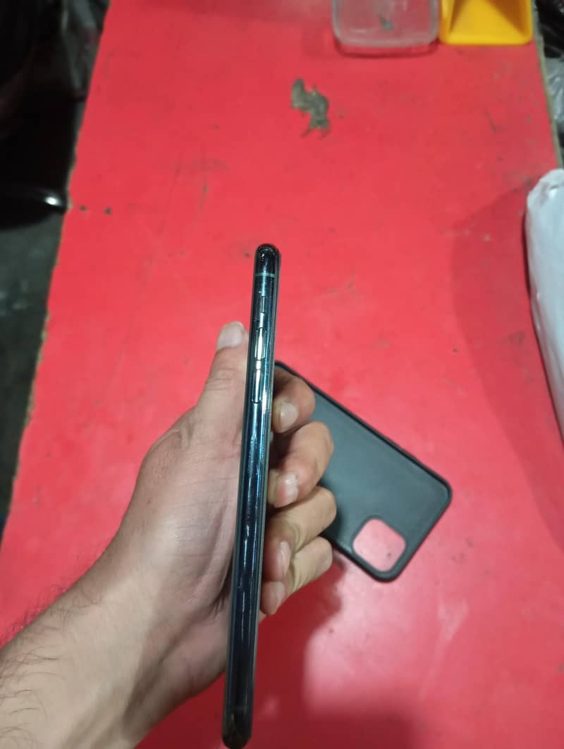 Apple iPhone 11 Pro Max 2