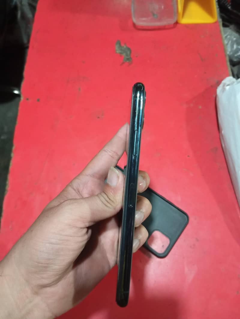 Apple iPhone 11 Pro Max 3