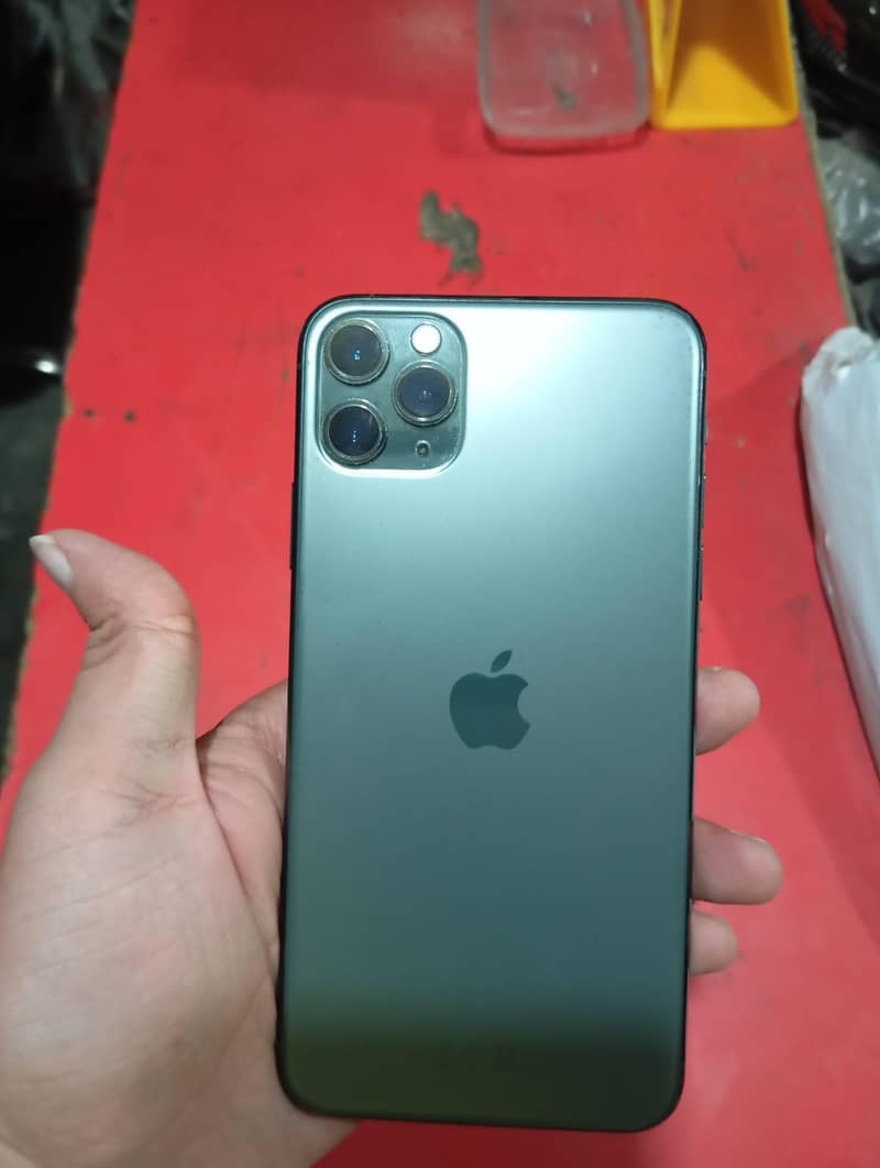 Apple iPhone 11 Pro Max 4