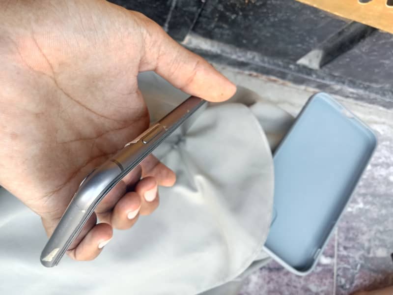 Apple iPhone 11 3