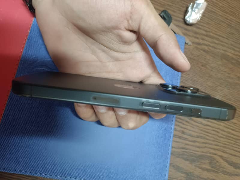 Apple iPhone 15 Pro 2