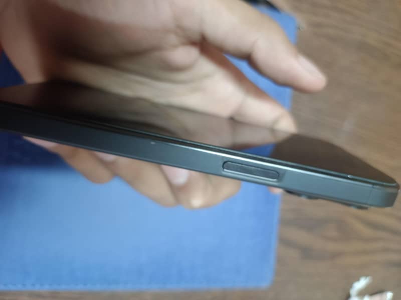 Apple iPhone 15 Pro 3