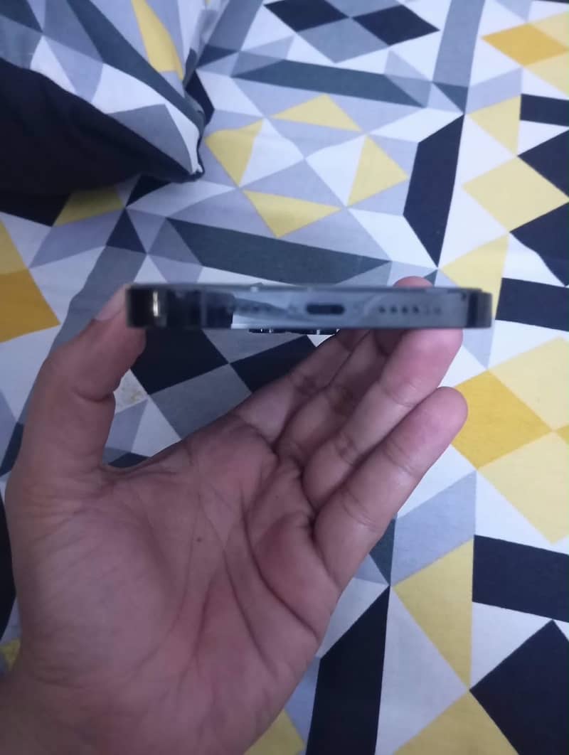 Apple iPhone 14 Pro Max 1