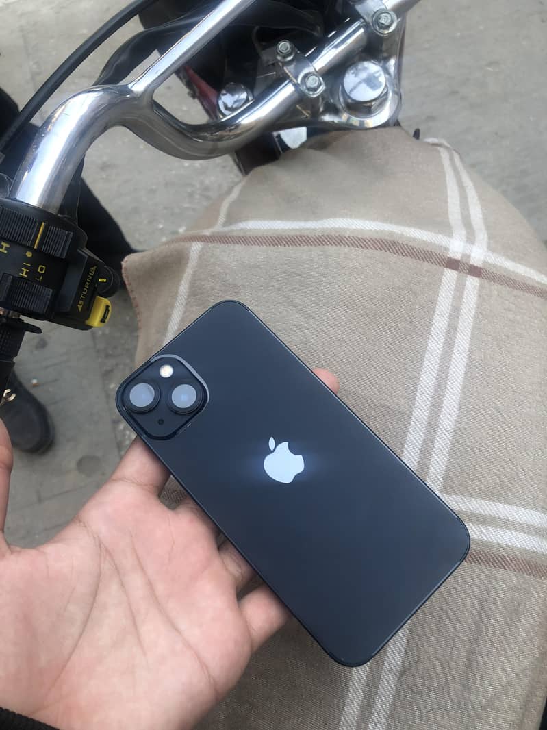 Apple iPhone 13 2