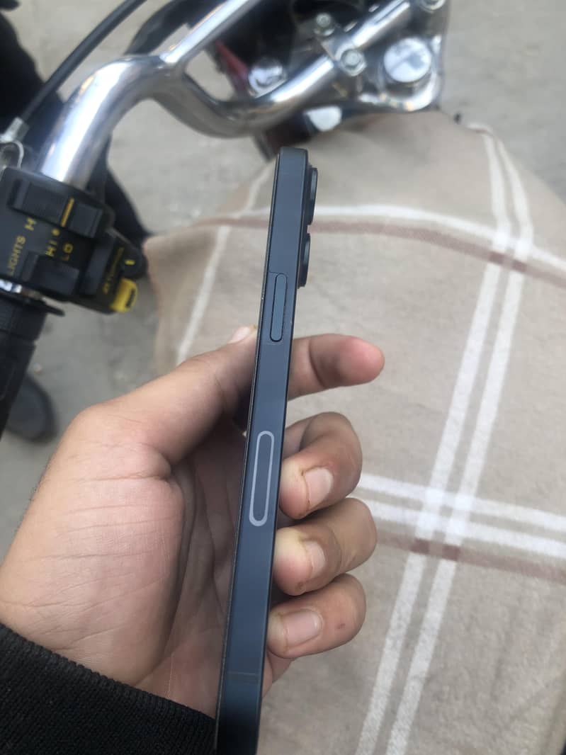 Apple iPhone 13 3
