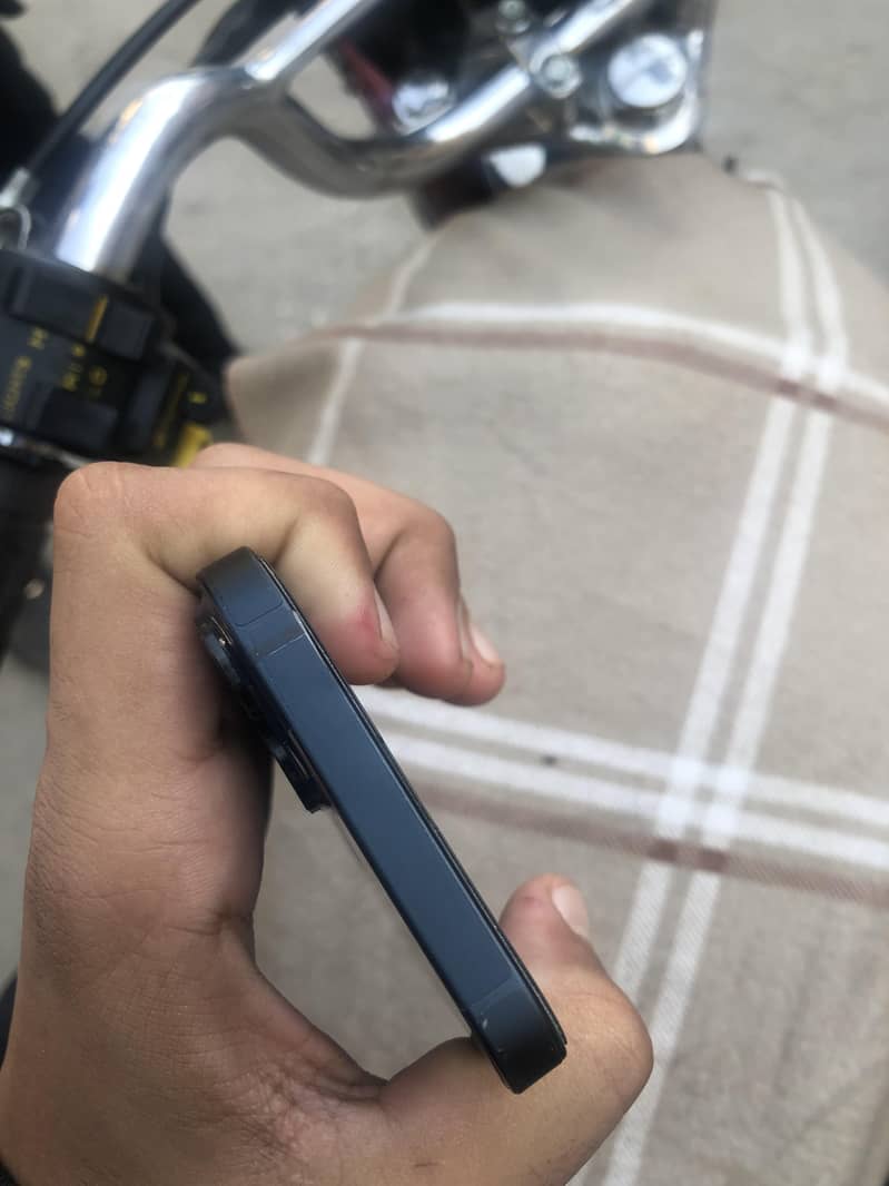 Apple iPhone 13 5