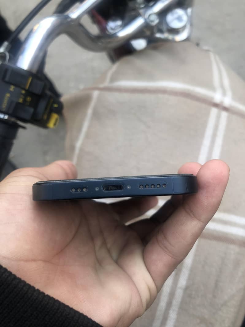 Apple iPhone 13 7