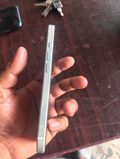 Apple iPhone 15