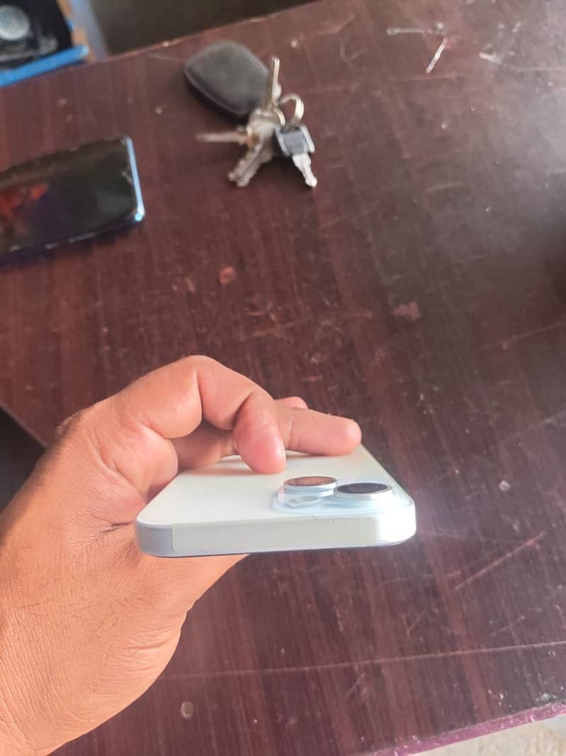 Apple iPhone 15 4