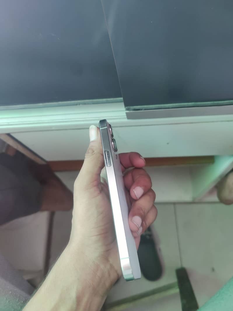 Apple iPhone 13 Pro Max 4