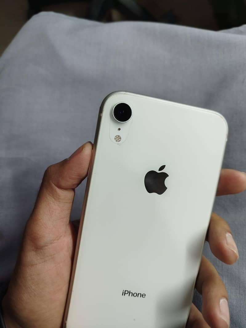 Apple iPhone XR 0