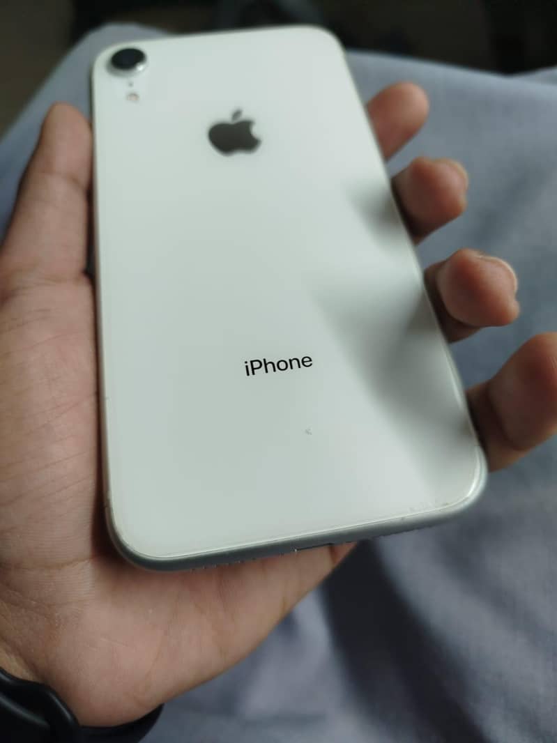 Apple iPhone XR 4
