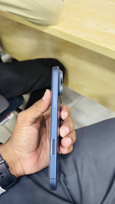 Iphone 17 pro max blue colour jv with box