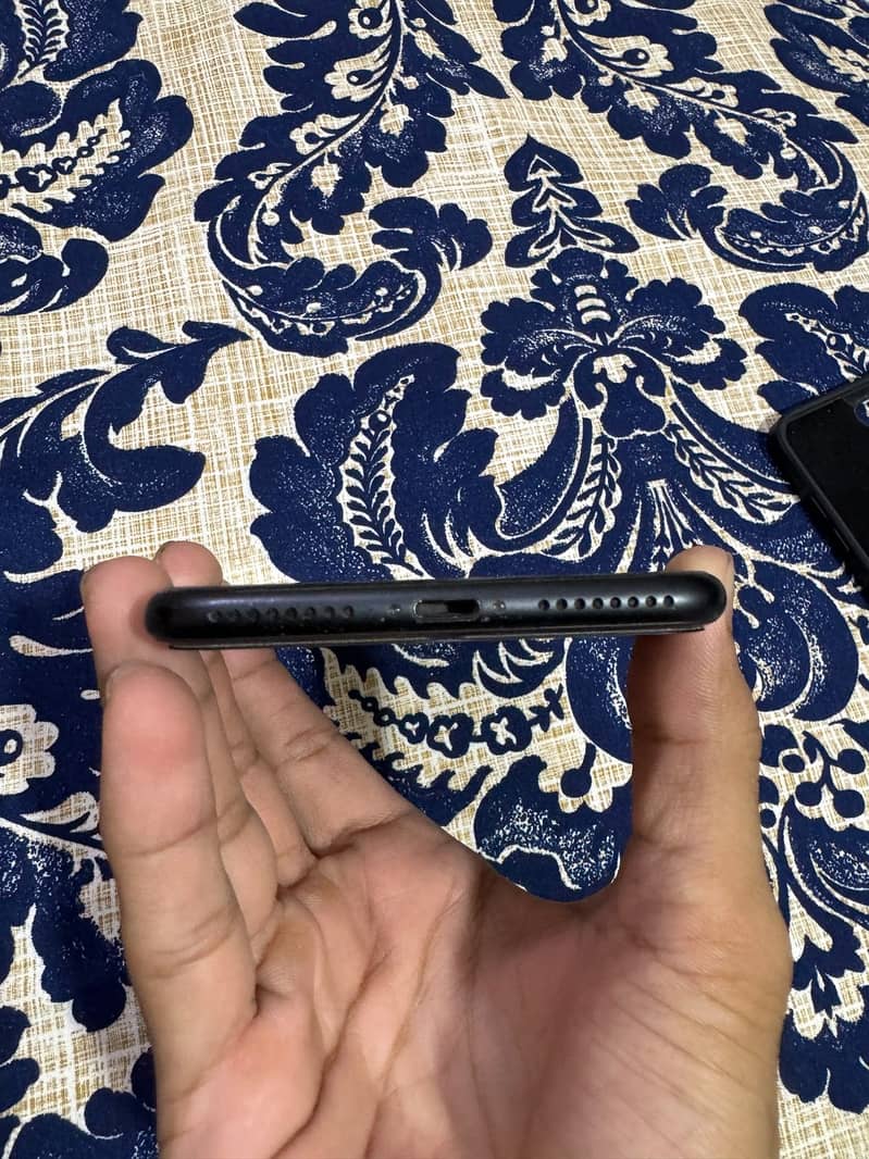 Apple iPhone 7 Plus 5