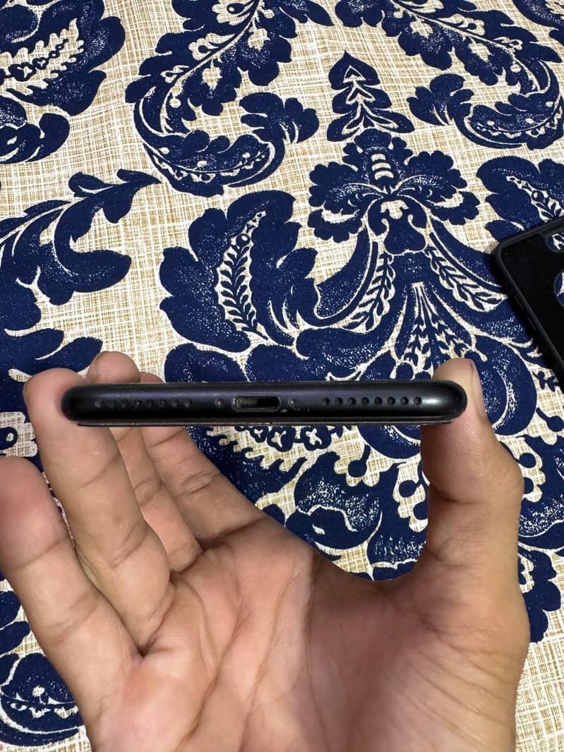 Apple iPhone 7 Plus 6