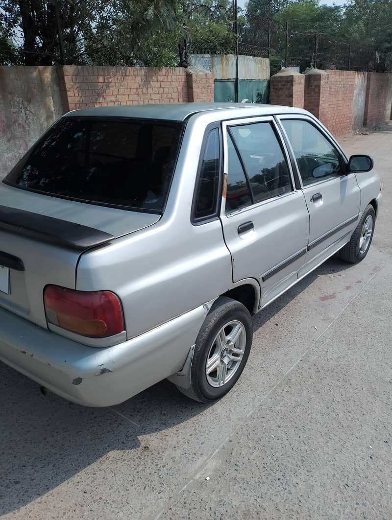 KIA Classic 2001 9