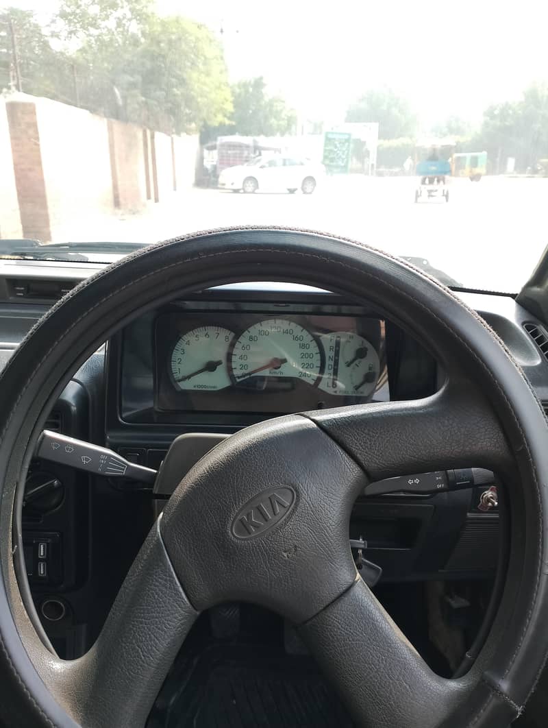 KIA Classic 2001 16