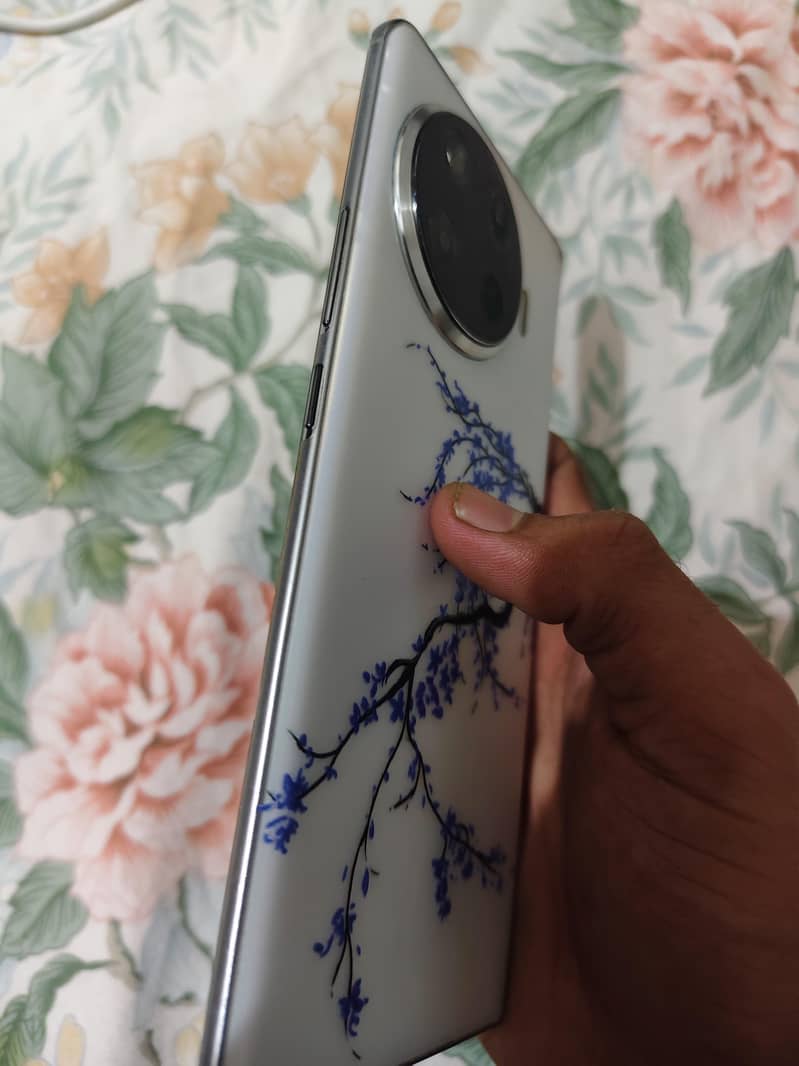 Tecno Spark 20 Pro Plus 4