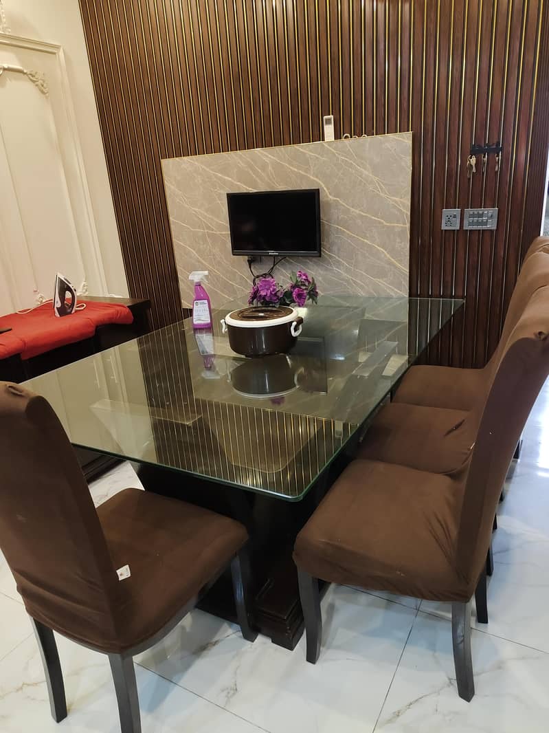 Dining Table with 6 chairs 0