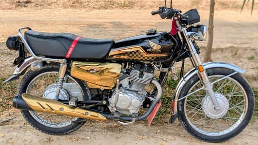 Honda 125 self start special edition [golden black]
