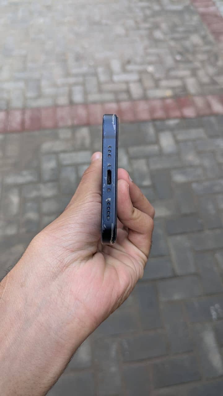 Apple iPhone 12 4