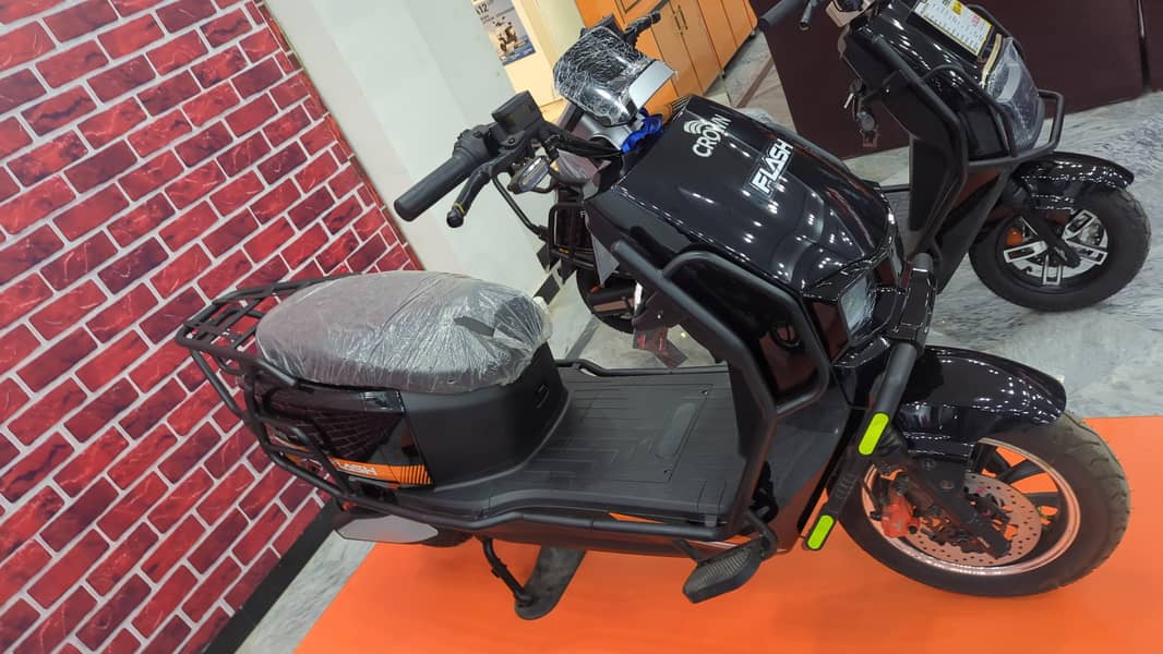 crown electric mobility 1