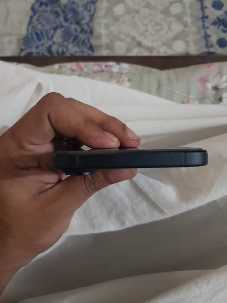 Apple iPhone 16 Plus 3