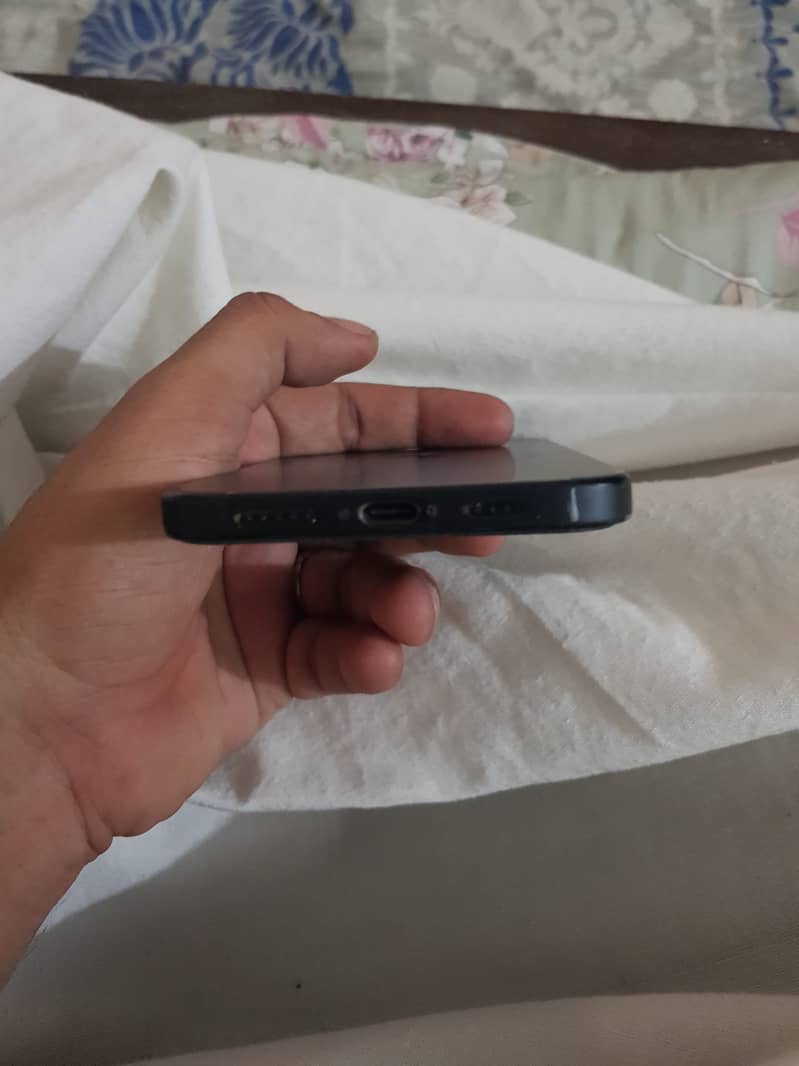 Apple iPhone 16 Plus 4